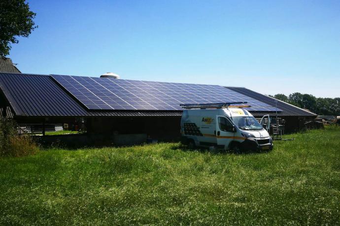 Zonnepanelen van Awizon bij scholen en bedrijven Zonnepanelen van Awizon bij scholen en bedrijven