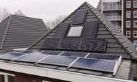 10 poly panelen 255 WP op platdak en 6 mono black 265 WP panelen op schuin dak leveren en aanbrengen.  + 